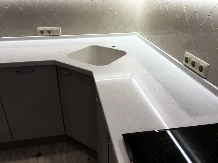 Hi-Macs G110 Corona Granite -stoneg.ru столешница с мойкой из искусственного камня.jpg